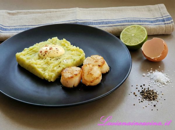 Patate al lime, capesante e maionese di corallo