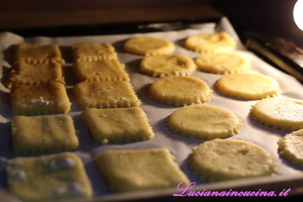 Cuocere i biscotti a 180°C per circa 10 minuti.